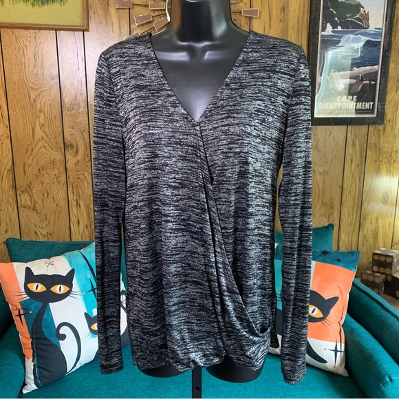 GAP V-Neck Draped Long Sleeve Top - Picture 8 of 8